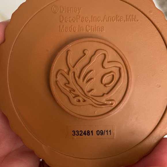 Tinker Bell and friends, figurines, and stamps - Picture 8 of 12